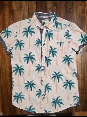 Free Planet White Short-Sleeve Palm Print Button-Down Shirt